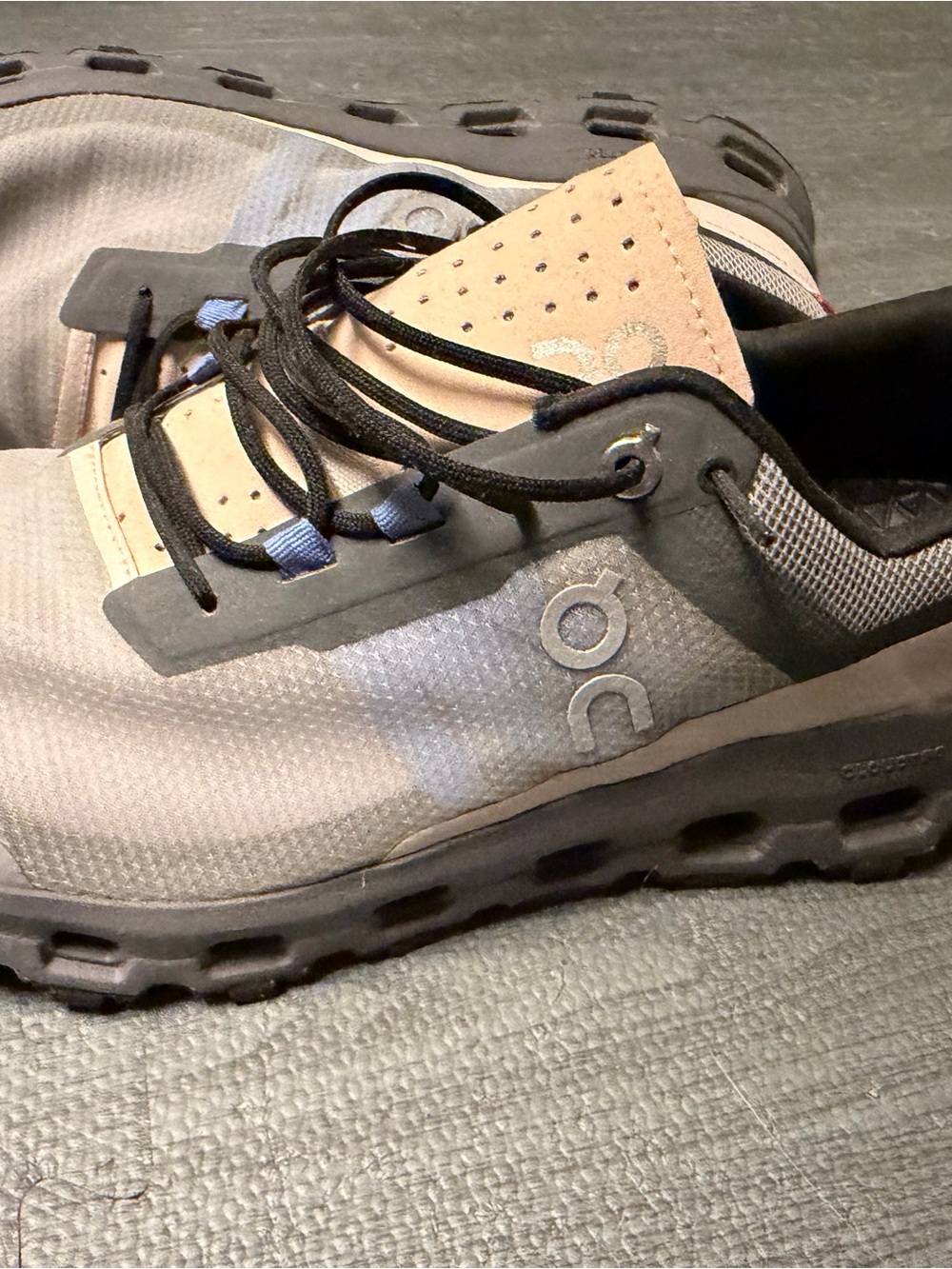 On Running Womens Cloudswift Lightweight Gray/Beige Sneakers